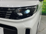 【LEDヘッドライト】悪天候や夜間走行時も良好な視界を確保し安心して運転できる高輝度LEDヘッドライトを装備!点灯速度が早く、消費電力も抑えられています。