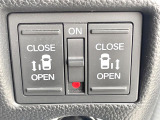 【両側パワースライドドア】スマートキーや運転席のスイッチで後席両側スライドドアの開閉が可能♪電動だから力を入れてドアを開ける必要が無く、小さなお子様でも簡単に開け閉めでき快適です♪
