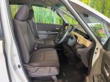 運転席シート廻りは使用感も少なく、良好な状態となっています。丁寧に使われていたことがよくわかりますね。
