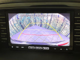【バックカメラ】駐車時に後方がリアルタイム映像で確認できます。大型商業施設や立体駐車場での駐車時や、夜間のバック時に大活躍!運転スキルに関わらず、今や必須となった装備のひとつです!【HIDヘッドライト