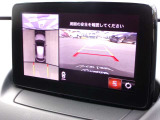【360°ビューモニター】  とても分かりやすい、クルマの上から見下ろしたような映像で、駐車サポートをしてくれます。