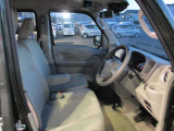 冬季も安心 運転席シートヒーター