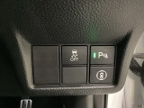 Hondaセンシング用のVSA(ABS+TCS+横滑り抑制)解除スイッチなどはハンドルの右側に装備しています。