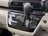 操作が簡単なシフトレバーですのでストレスなく運転が出来ますよ!
