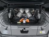 3.0L V6ツインターボエンジンに加え、モーターを搭載したプラグインハイブリッドモデルでございます。