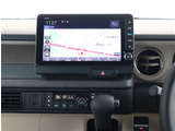 お車選びをお楽しみ頂けるよう、在庫車の展示スペースを十分に確保しております。