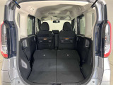 【多彩なシートアレンジ】背もたれを倒すとより多くの荷物を乗せることができます。