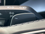 【パドルシフト(AT車)】MT車と同じように好きなギアで走ることができます!ステアリングから手を離さずに指先だけでシフト操作ができ、よりスポーティな走りをお楽しみいただけます。