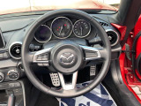 【純正革巻きステアリング】上質な革を使用することで、手にしっかり馴染みとても運転しやすいハンドルです♪