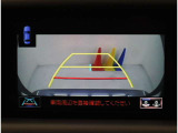 ガイド機能付バックモニターを標準装備