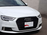 ●一目でAudiとわかる特徴的なシングルフレームグリル・LEDランプ。精悍なフロントマスクからAudiのスマートで上品なブランドを連想させてくれます。女性にも大変ご好評頂いております。