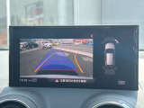 ●リヤビューカメラ『車両のカメラから得た映像を合成し、モニターに映し出します。車両周辺の歩行者や障害物などの発見に役立ちます。』