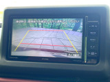 【バックカメラ】駐車時に後方がリアルタイム映像で確認できます。大型商業施設や立体駐車場での駐車時や、夜間のバック時に大活躍!運転スキルに関わらず、今や必須となった装備のひとつです!
