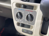 寒い冬も暑い夏も全席に快適な空調を届けてくれる、ダイヤル式エアコンを装備♪