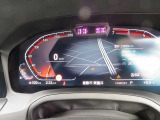 ◆インスツルメント・パネルのエレガントなデザインは、BMW特有の水平ラインで構成され、室内空間に端正な印象をもたらします。人間工学に基づいてレイアウトされた重要な操作系統は、直観的な操作が可能です◆