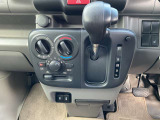 マニュアルエアコン  これがあるから車内温度快適♪