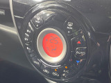 【オートエアコン】一度お好みの温度に設定すれば、車内の温度を検知し風量や温度を自動で調整。暑い…寒い…と何度もスイッチ操作をする必要はありません。快適な車内空間には必須の機能ですね♪