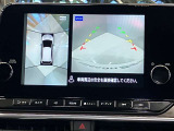 【アラウンドビューモニター】車を上から見下ろしているかのような映像で周囲の状況がひと目で確認、狭い駐車場に駐車するときも安心です♪