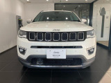 【フロントグリル】7スロットルグリルはJeep伝統の証です。SUVのみにこだわり続けている伝統あるJeep車へお乗り頂いてみてはいかがですか?