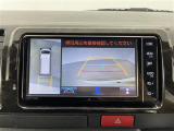 【パノラミックビューモニター】クルマを真上から見下ろした視点で駐車をサポートします!クルマの斜め後ろや真横など、いち早く障害物に気が付くことができます。