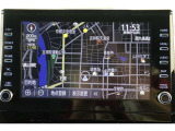 スマホやiPhoneと連携し、対応アプリを表示させて使うディスプレイオーディオ。使い慣れた従来のトヨタ車載ナビが利用できるエントリーナビキットを装着しています。フルセグTVに対応しています。
