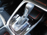 シフトレバーはエンジン車と同じ前後タイプになります。操作しやすく、操作ミスもしづらいです。