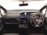 【前方視界】開放的な前方視界!運転がしやすく疲れにくいです♪窓が大きく、見通しがとっても良いおクルマですよ♪