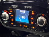 【オートエアコン】一度お好みの温度に設定すれば、車内の温度を検知し風量や温度を自動で調整。暑い…寒い…と何度もスイッチ操作をする必要はありません。快適な車内空間には必須の機能ですね♪