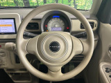 インテリアに合わせたデザインのステアリングは、運転される方のことも考え、運転しやすい形状、大きさです。是非一度、実際に触ってお確かめください。