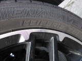 タイヤサイズは、165/55R15です。