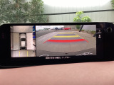 狭い場所での駐車やすれ違いなどでより的確な運転操作に役立つ360°ビューモニターが装備されています。
