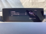 ハンドル操作をアシストすることにより車線からの逸脱回避を支援します。