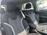 体を支えるためにシートを硬めにしております。長時間の運転でも疲れにくいように、サポート力重視で設計されております。