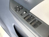 【電動格納ミラー】サイドミラーは電動格納式となっており、狭い駐車場でもキズがつくリスクを抑えられます。
