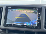 【バックカメラ】駐車時に後方がリアルタイム映像で確認できます。大型商業施設や立体駐車場での駐車時や、夜間のバック時に大活躍!運転スキルに関わらず、今や必須となった装備のひとつです!