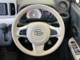 インテリアに合わせたデザインのステアリングは、運転される方のことも考え、運転しやすい形状、大きさです。是非一度、実際に触ってお確かめください。