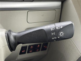 【オートライト(AUTO)】外の明るさをシステムが感知して、自動でヘッドライトが点灯します!ヘッドライトをつけ忘れを防ぐ便利機能です。