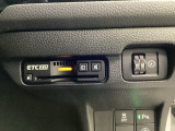 ハンドルの右下にETC2.0がついています。高速道路の料金所の通過も楽々です!。 カードの取り出しもしやすい場所についています。