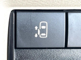 【パワースライドドア】スマートキーや運転席のスイッチでスライドドアの開閉が可能♪電動だから力を入れてドアを開ける必要が無く、小さいお子様でも、重い荷物を持っている時もラクに開け閉めできます♪