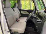 運転席シート廻りは使用感も少なく、良好な状態となっています。丁寧に使われていたことがよくわかりますね。