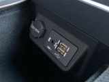 【USB端子】USB接続もついていますので携帯などの電子機器の充電にも使えて便利です♪