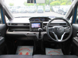 見晴らしがよく開放的な車内。視界も良好でストレスなく快適なカーライフを過ごせます。