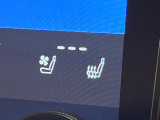 【シートベンチレーション】夏場は涼しい風でお尻や背中の熱やムレを防ぎ、冬はエアコンよりも早く温まってポカポカに!季節を問わず快適に過ごせます。