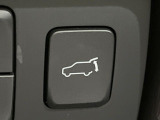 【パワーバックドア】スマートキーや運転席のボタンを押すだけでリアゲートが自動で開閉します!荷物を持っている時や、高い位置にあるバックドアを閉める際に便利な機能です♪