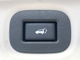 【パワーバックドア】スマートキーや運転席のボタンを押すだけでリアゲートが自動で開閉します!荷物を持っている時や、高い位置にあるバックドアを閉める際に便利な機能です♪