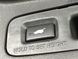 【パワーバックドア】スマートキーや運転席のボタンを押すだけでリアゲートが自動で開閉します!荷物を持っている時や、高い位置にあるバックドアを閉める際に便利な機能です♪