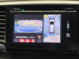【マルチビューカメラシステム】専用のカメラにより、上から見下ろしたような視点で360度クルマの周囲を確認することができます☆死角部分も確認しやすく、狭い場所での切り返しや駐車もスムーズに行えます。