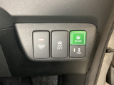ハンドルの右側には安全装備のVSA(ABS+TCS+横滑り抑制)の解除スイッチなどがついています。燃費に役立つECONボタンもここです。