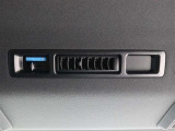 後席用リヤークーラーが装備されています。