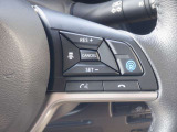 プロパイロット搭載ルークスがアクセル、ブレーキを自動でコントロールして前のクルマとの車間距離を保つ手助けをします。